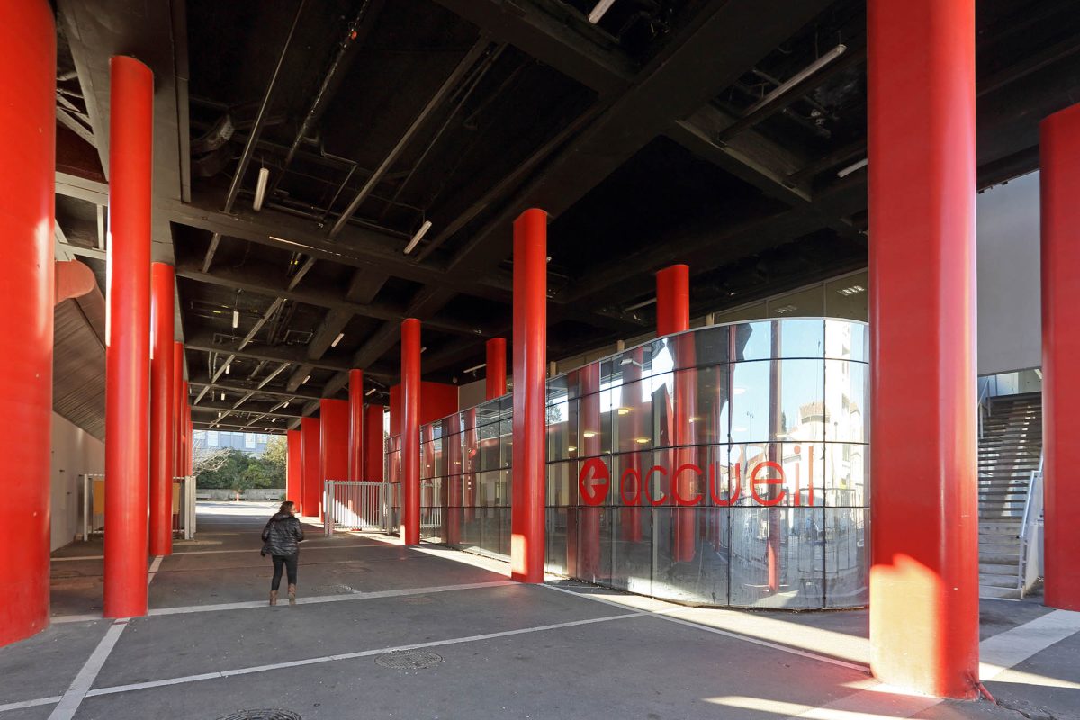 Explorer l'histoire et l'offre éducative du célèbre lycée Camus de Nîmes